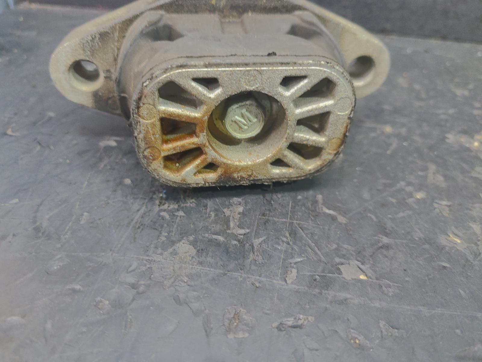 View Auto part Mount Hyundai Accent 2013