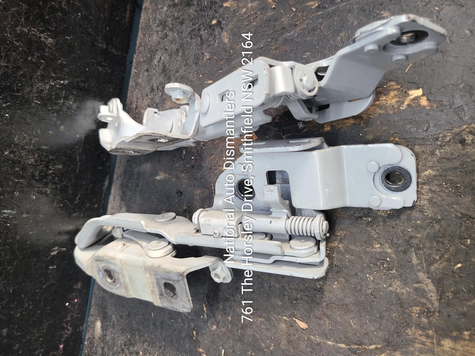 View Auto part Bonnet Hinge/Strut Nissan 370z 2015