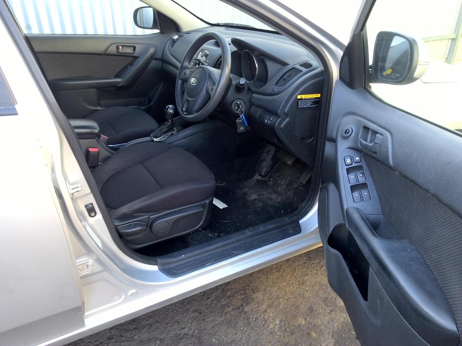 View Auto part Ignition W/ Key Kia Cerato 2013