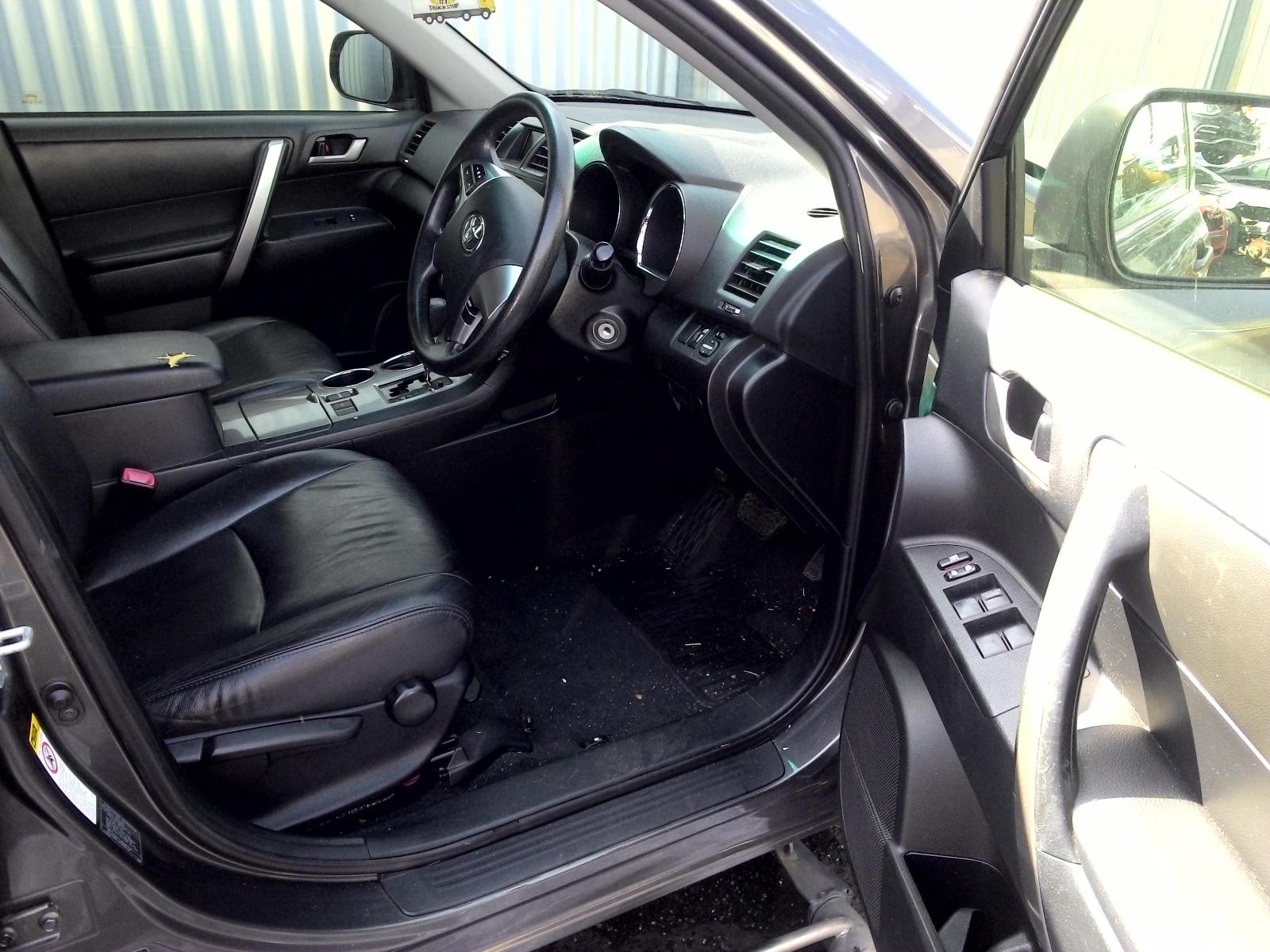 View Auto part Interior Mirror Toyota Kluger 2012