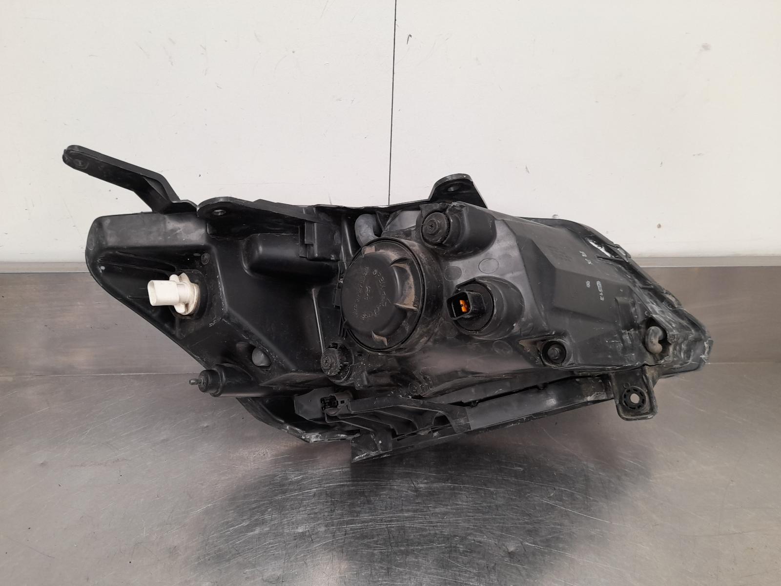 2013 Ssangyong Korando Left Headlamp View Auto part Left Headlamp Ssangyong Korando 2013