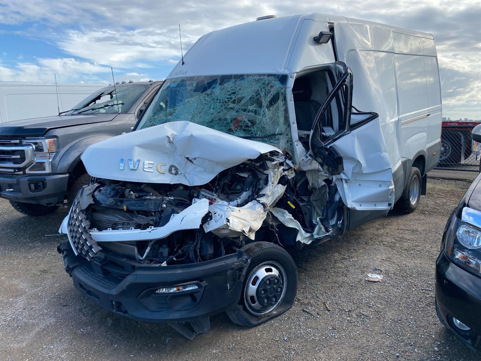 View Auto part Rear Bumper Iveco Daily 2022