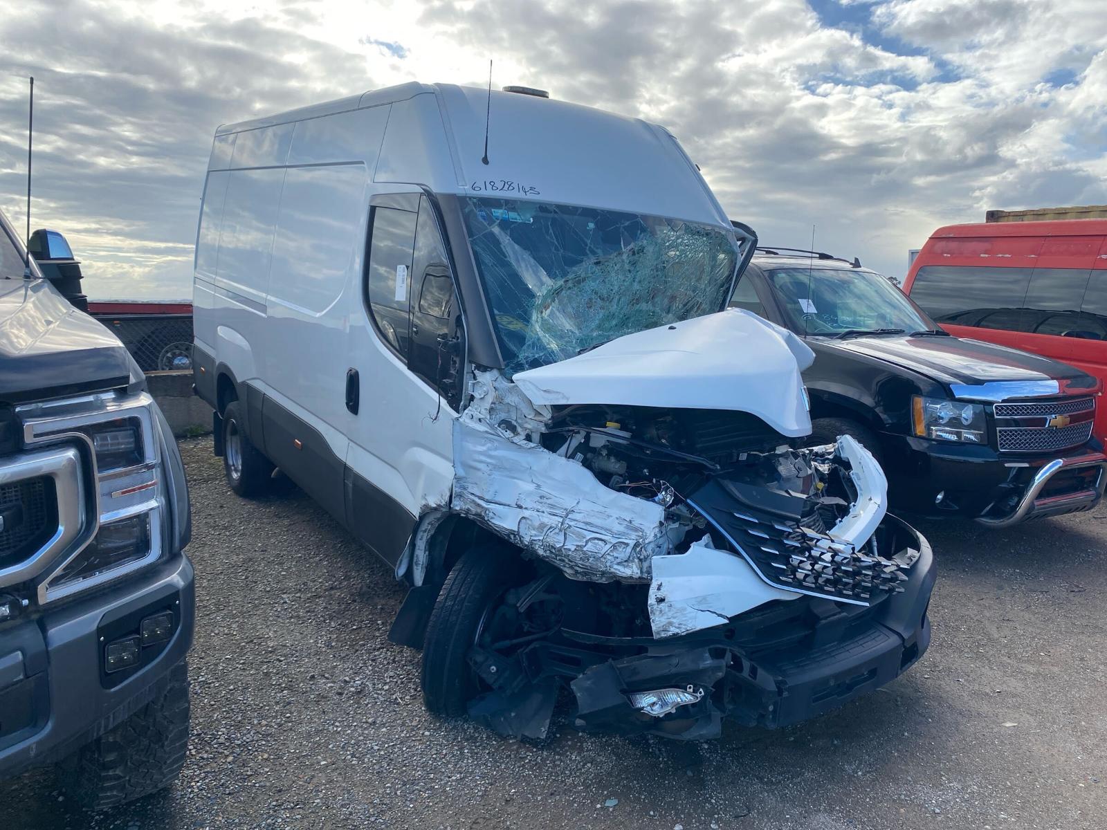 View Auto part Rear Bumper Iveco Daily 2022