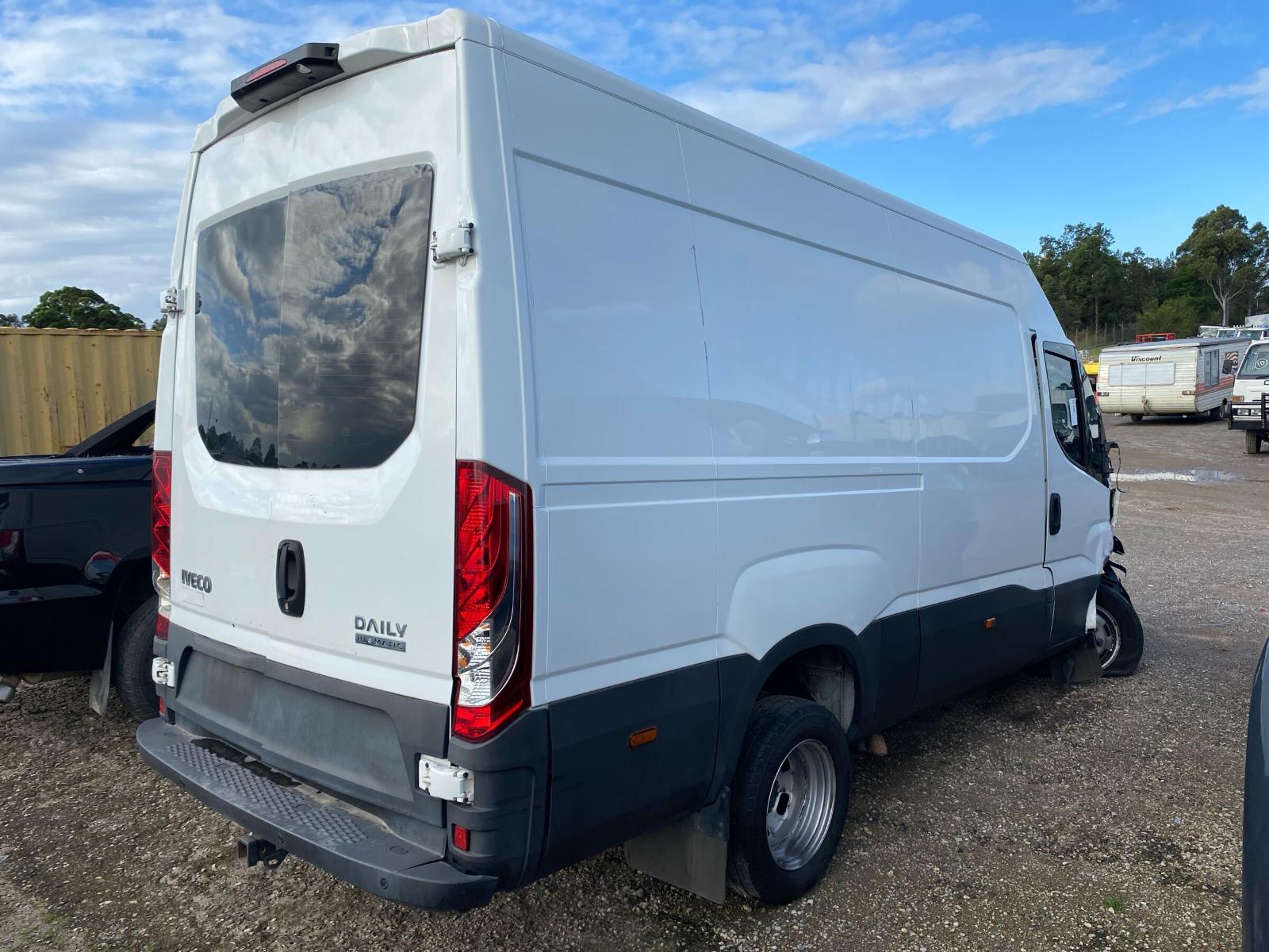 View Auto part Rear Bumper Iveco Daily 2022