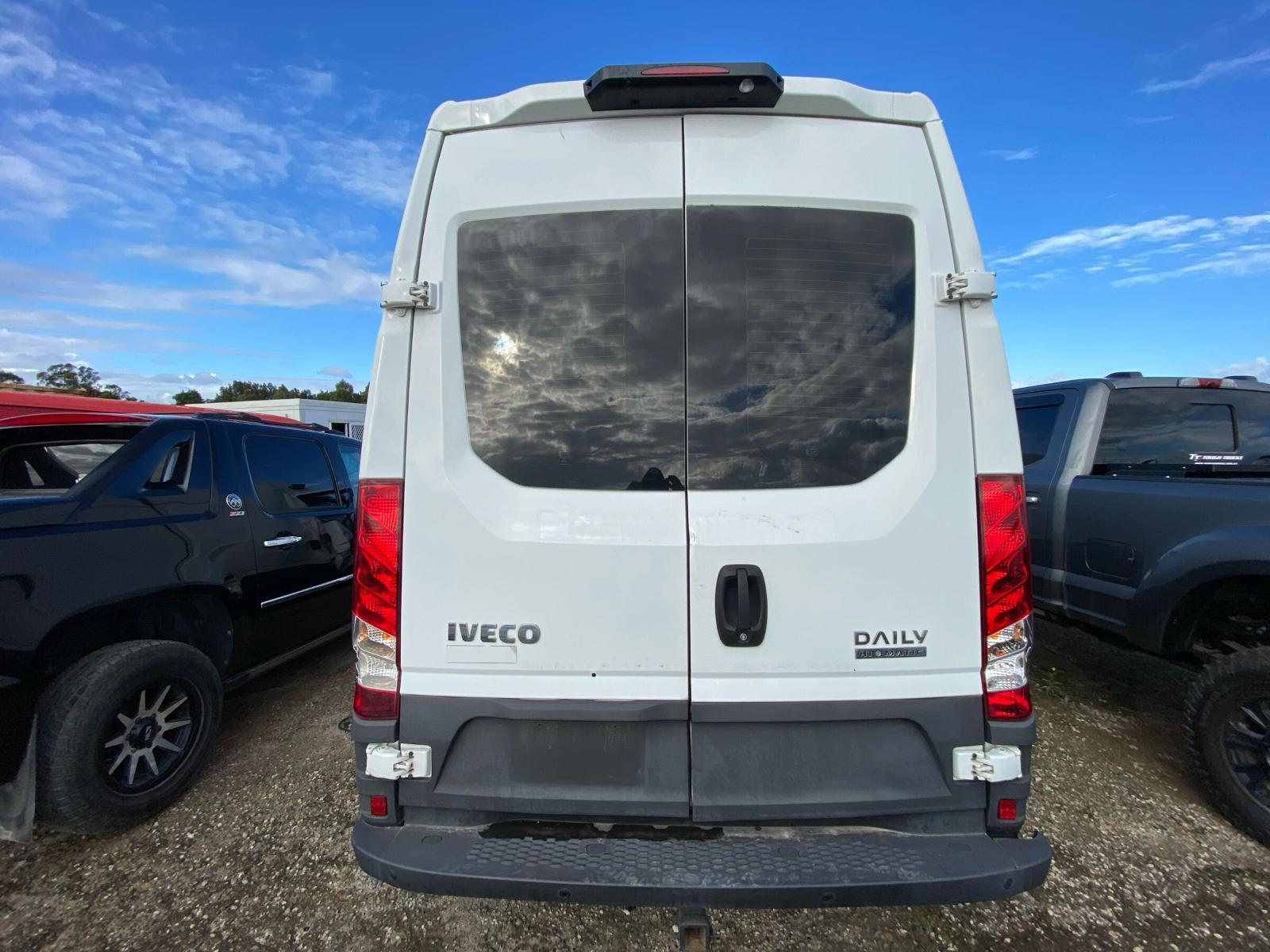 View Auto part Rear Bumper Iveco Daily 2022