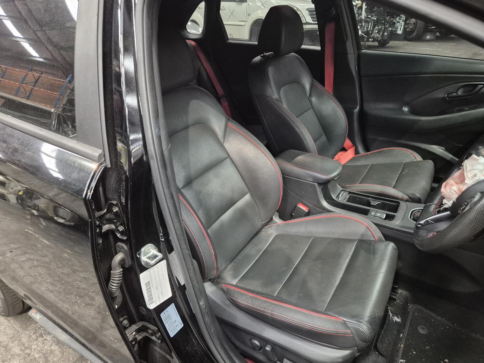 View Auto part Right Rear Door Sliding Hyundai I30 2019