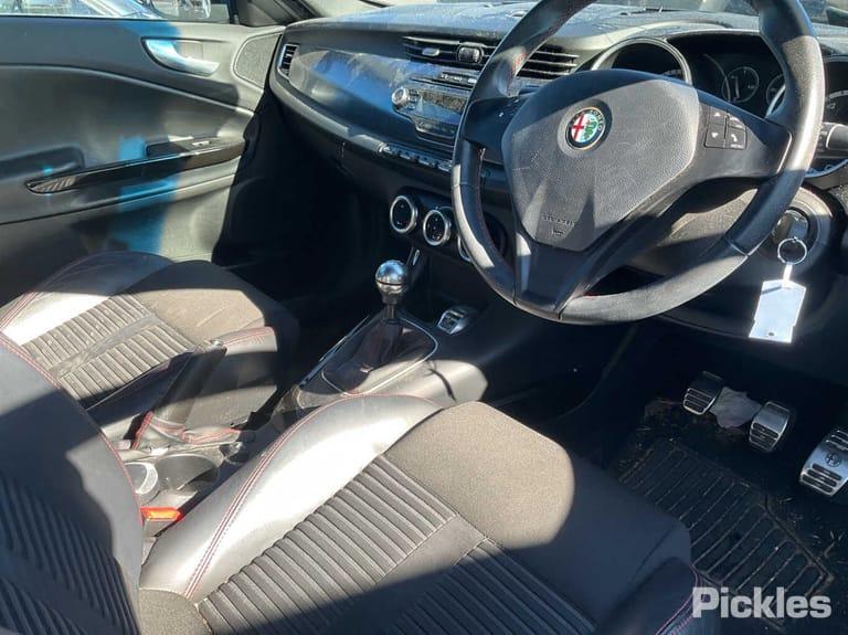 2014 Alfa Romeo Giulietta Antenna View Auto part Antenna Alfa Romeo Giulietta 2014