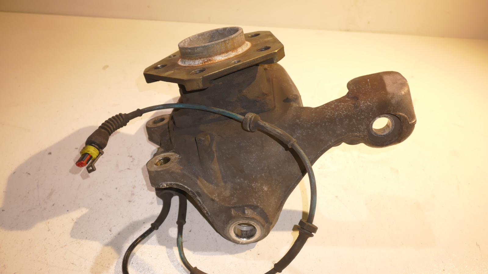 View Auto part Left Front Hub Assembly Maserati Quattroporte 2005