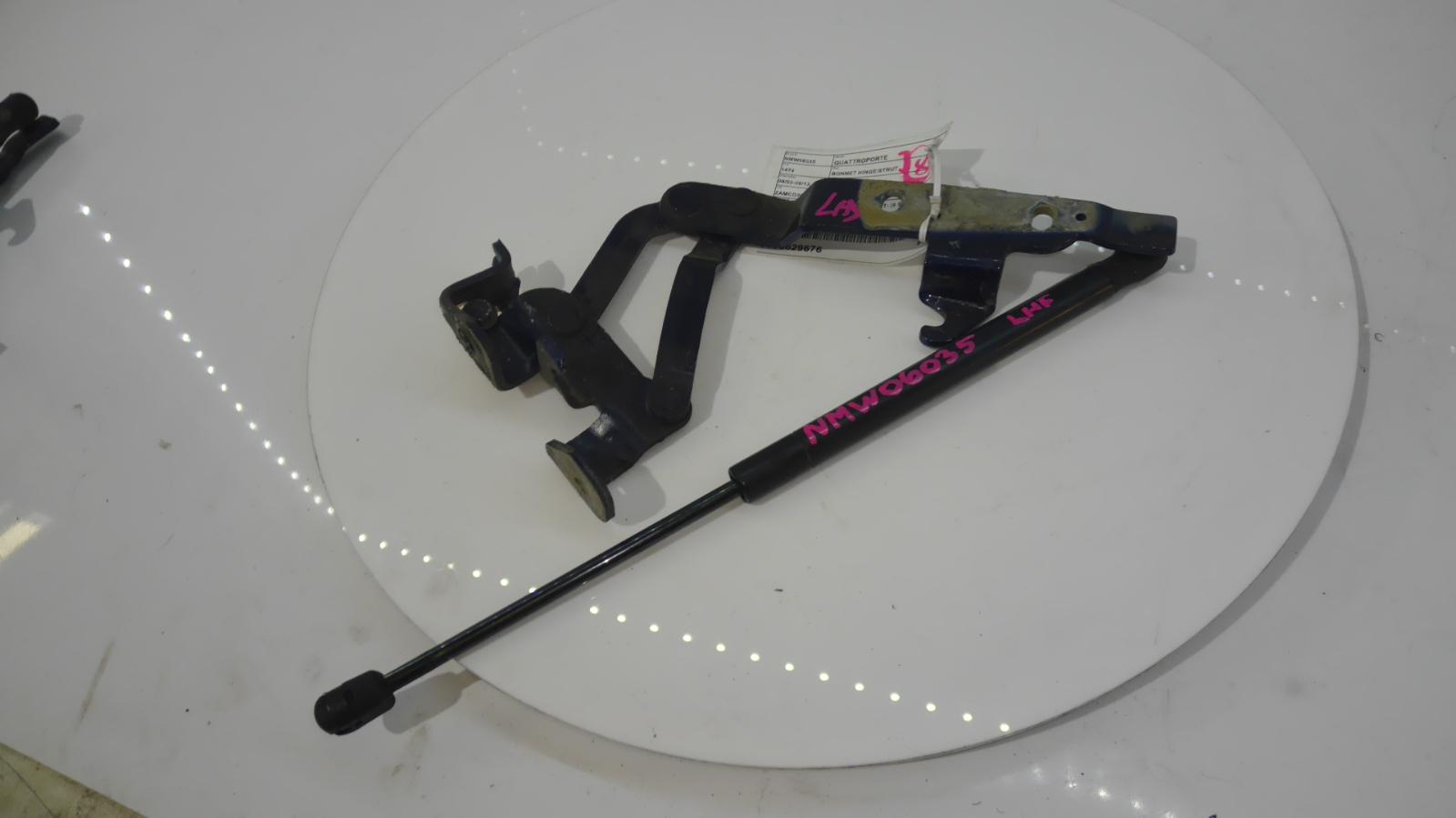 View Auto part Bonnet Hinge/Strut Maserati Quattroporte 2006