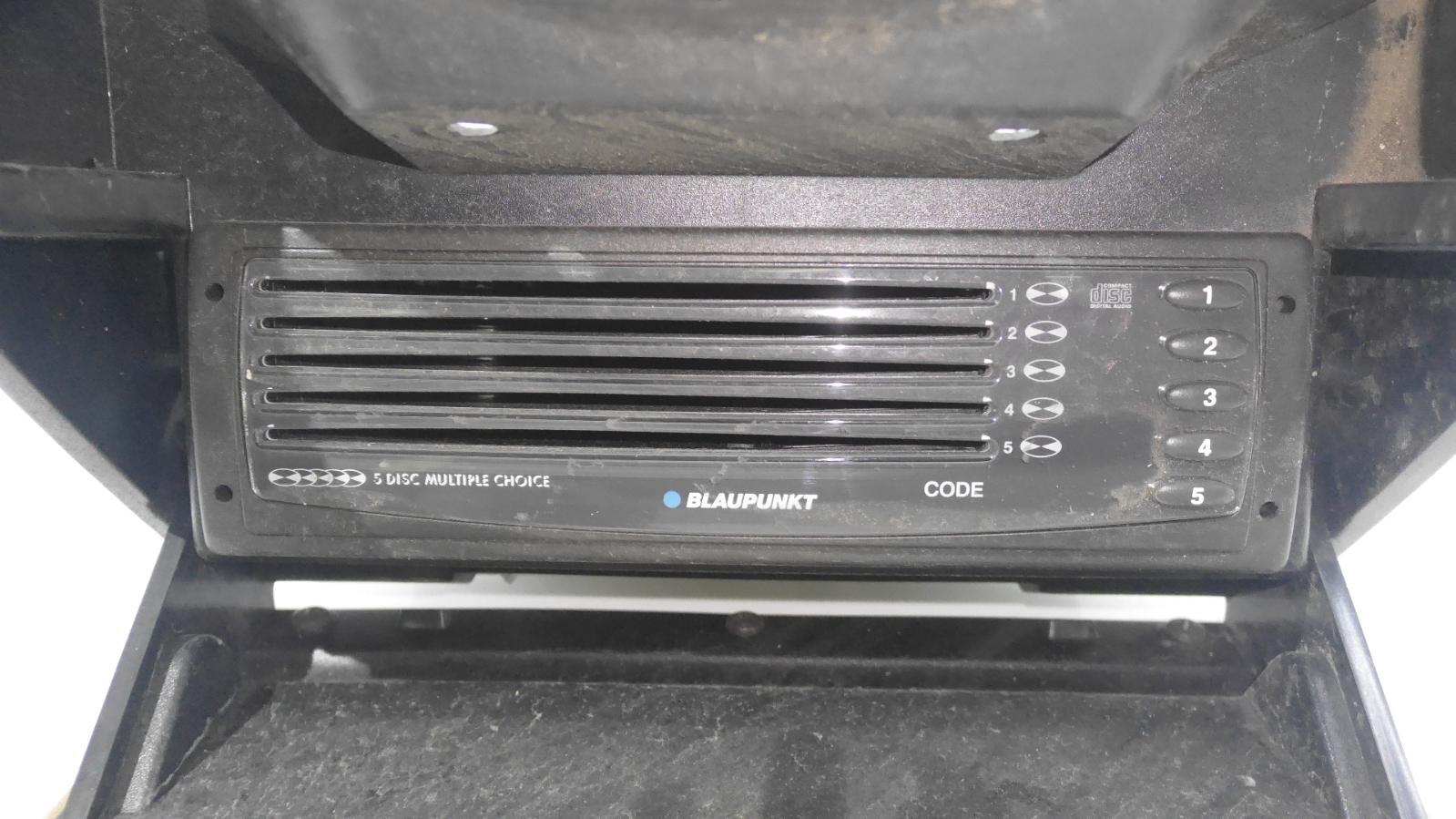 2006 Maserati Quattroporte Radio/Cd/Dvd/Sat/Tv View Auto part Radio/Cd/Dvd/Sat/Tv Maserati Quattroporte 2006