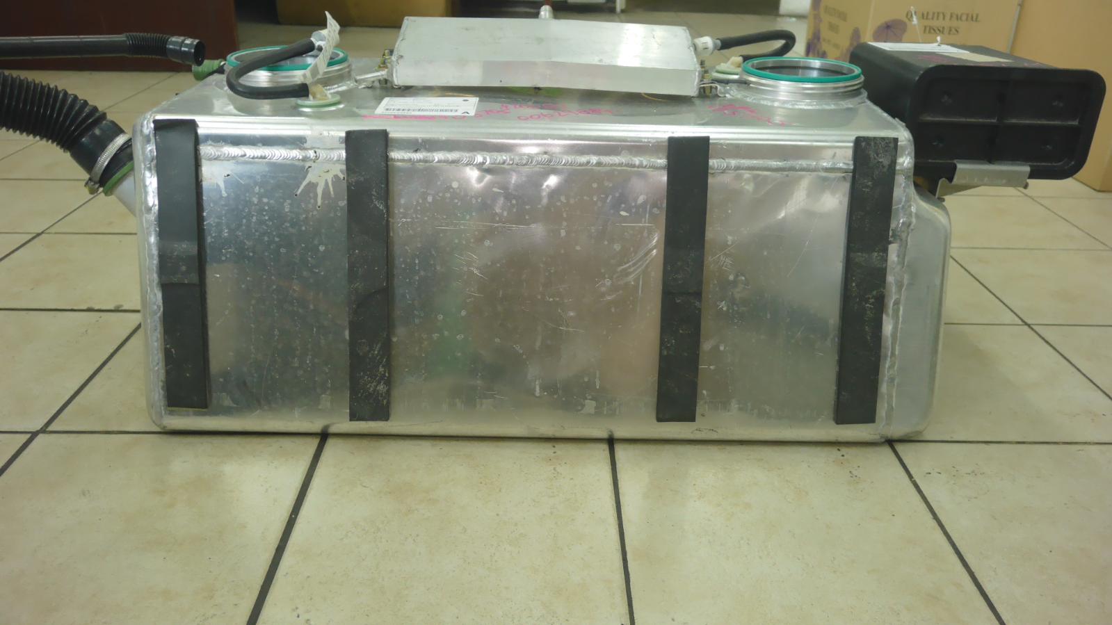 View Auto part Fuel Tank Maserati 4200gt 2004