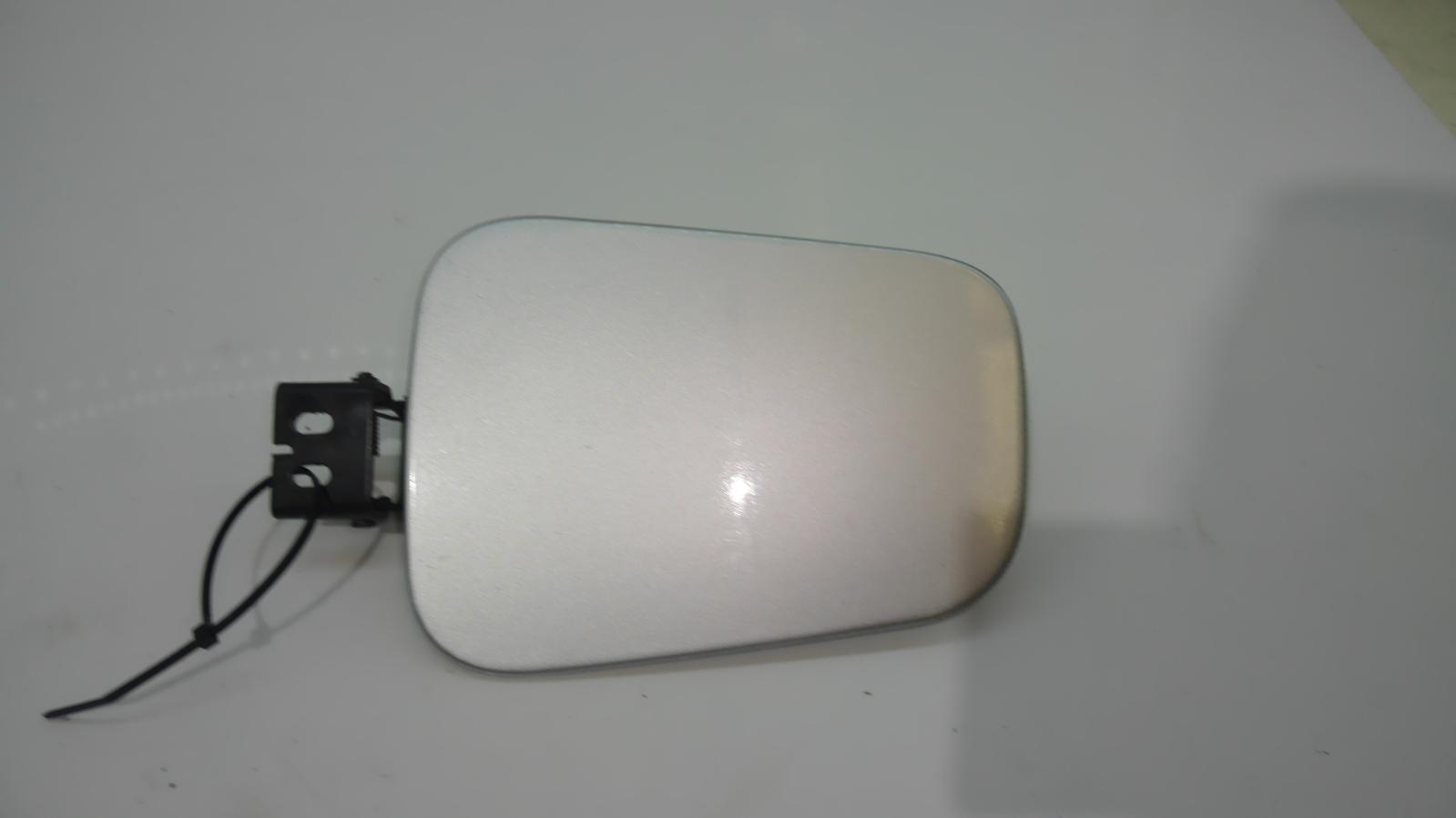 View Auto part Fuel Door / Filler Maserati 4200gt 2004
