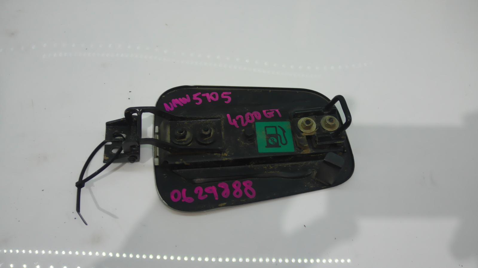 View Auto part Fuel Door / Filler Maserati 4200gt 2004