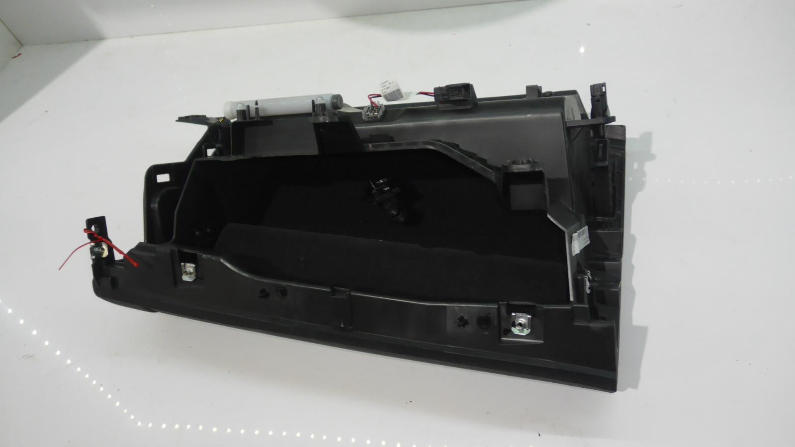 View Auto part Glove Box Maserati Ghibli  2015