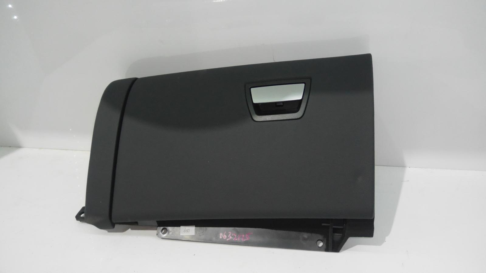 View Auto part Glove Box Maserati Ghibli  2015