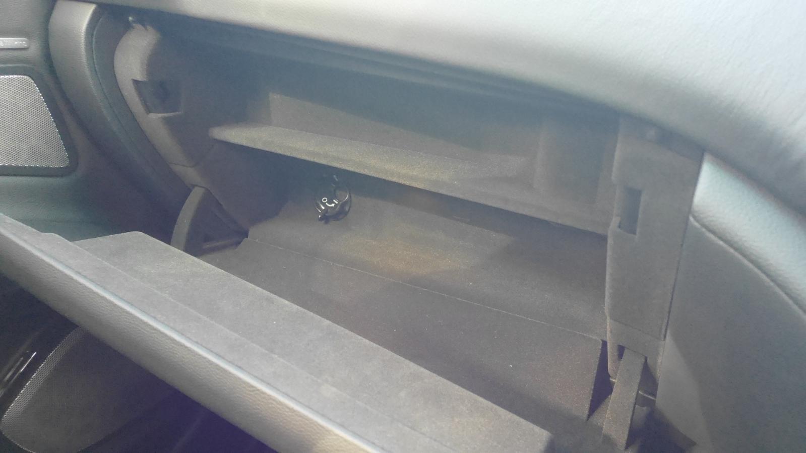 View Auto part Glove Box Maserati Ghibli  2015