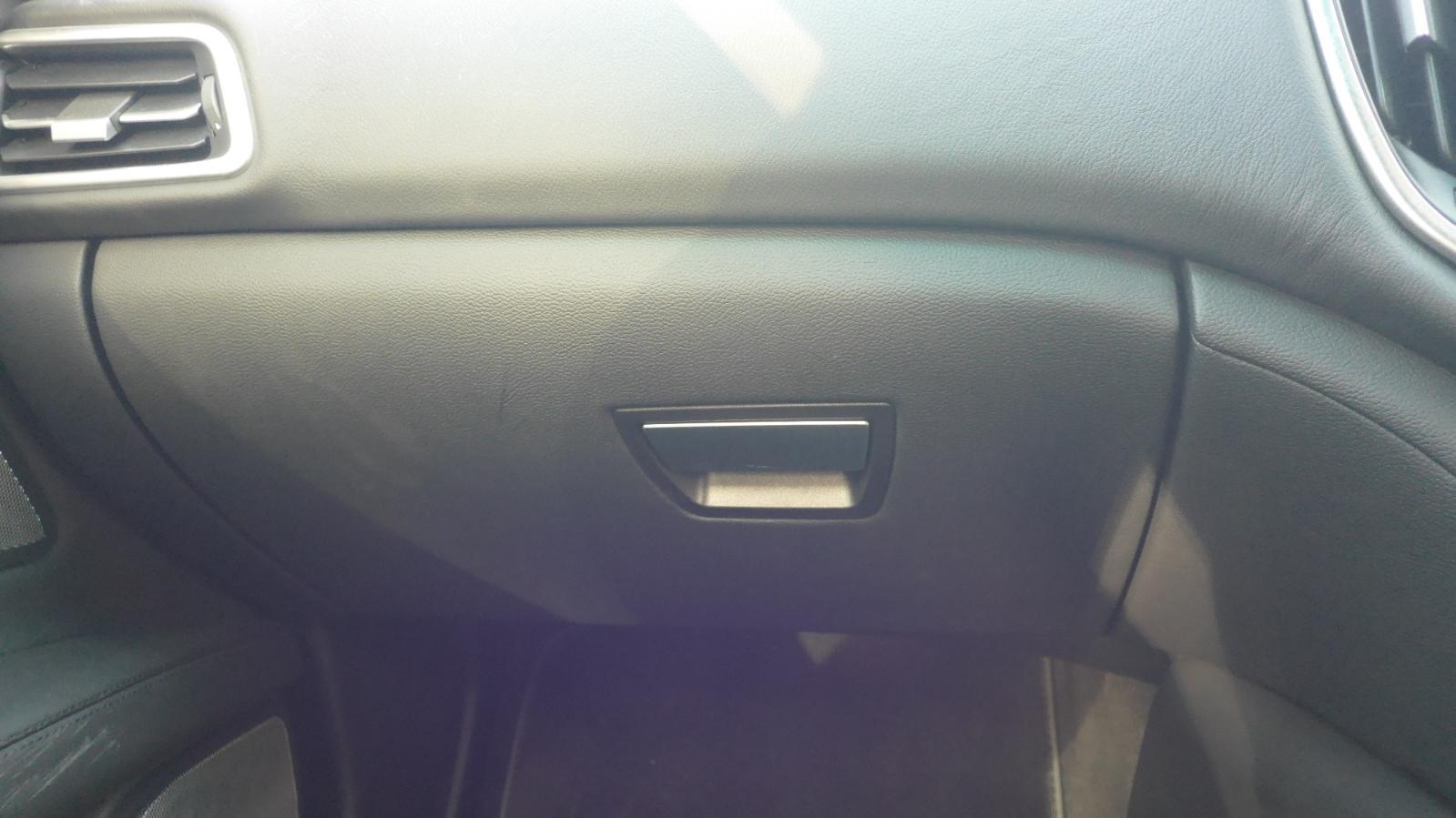 View Auto part Glove Box Maserati Ghibli  2015