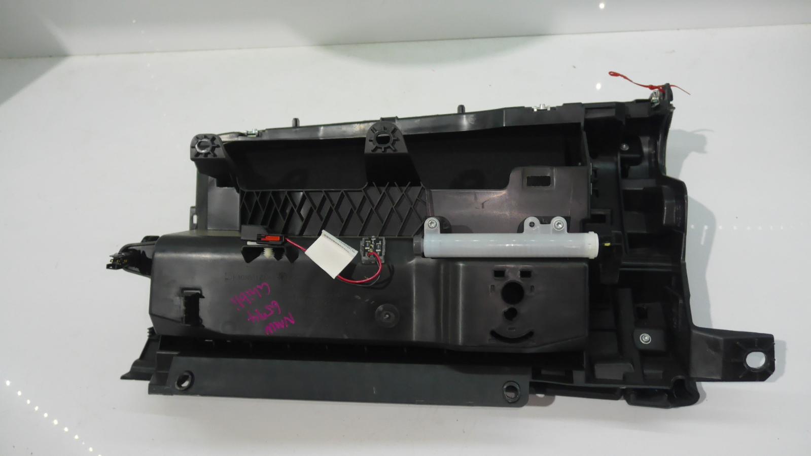 View Auto part Glove Box Maserati Ghibli  2015