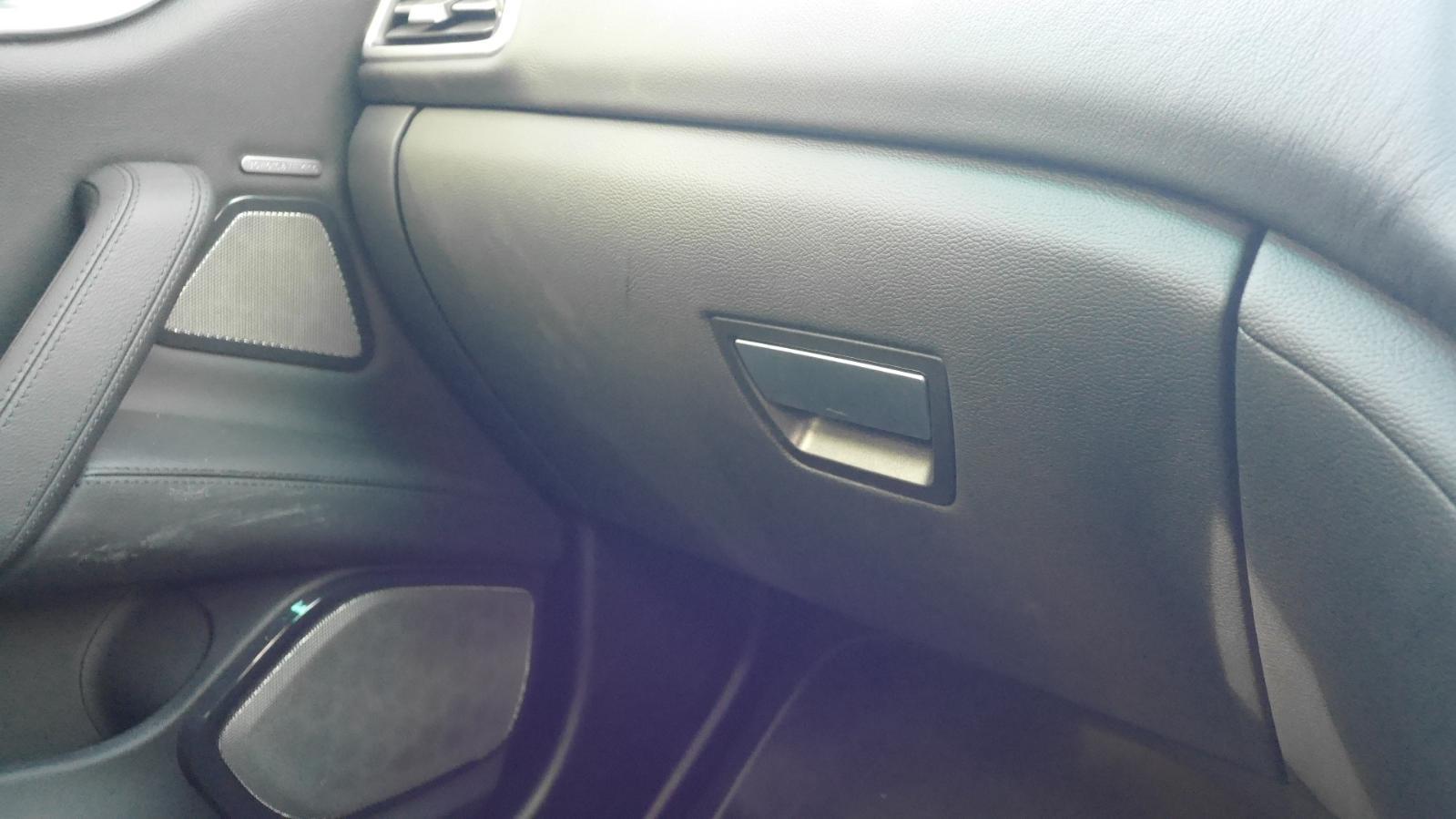 View Auto part Glove Box Maserati Ghibli  2015