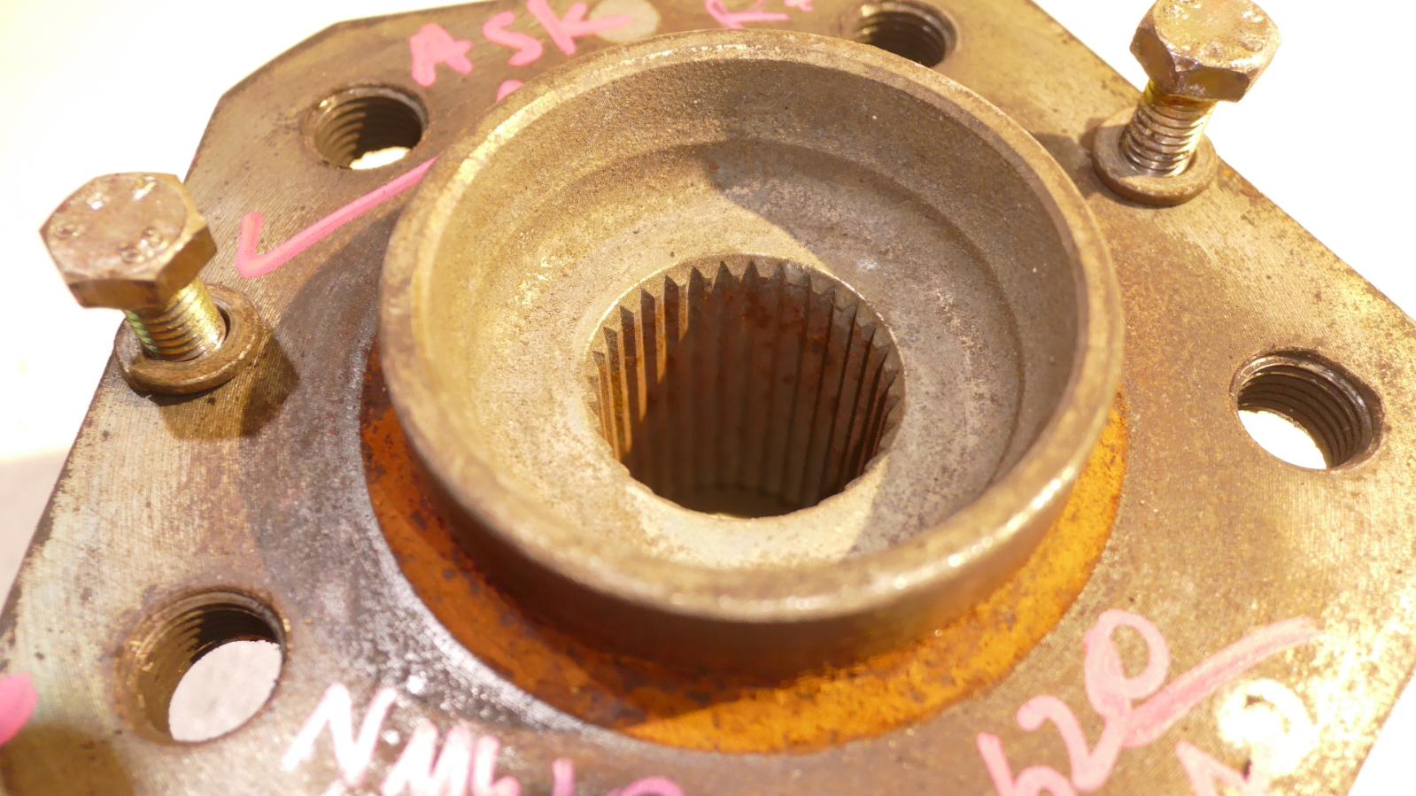 View Auto part Right Front Hub Assembly Maserati Quattroporte 2005