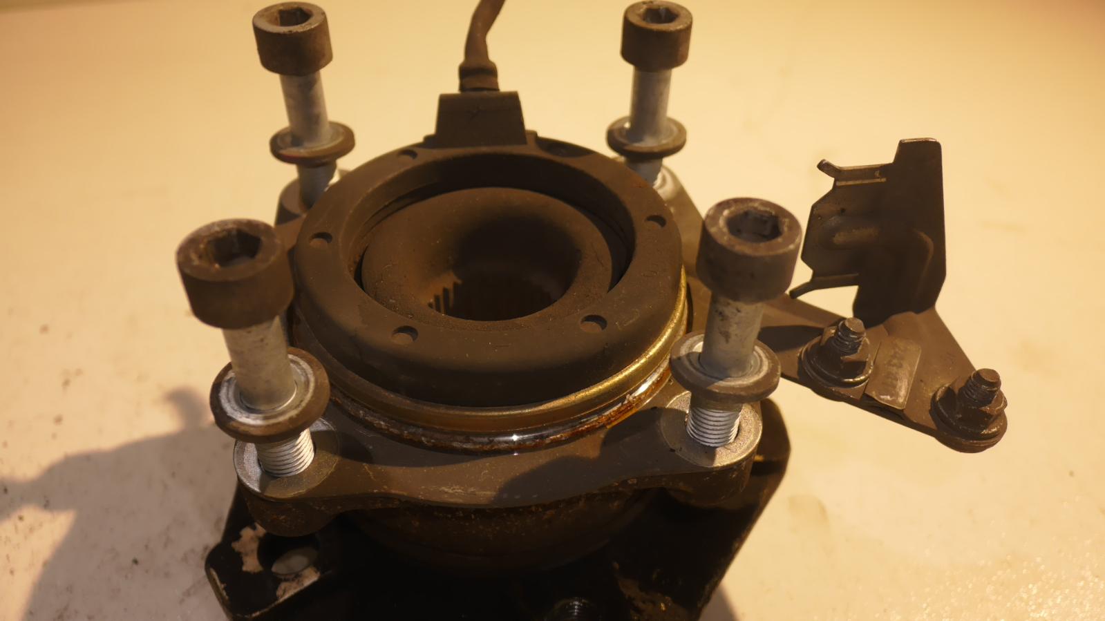View Auto part Right Front Hub Assembly Maserati Quattroporte 2005