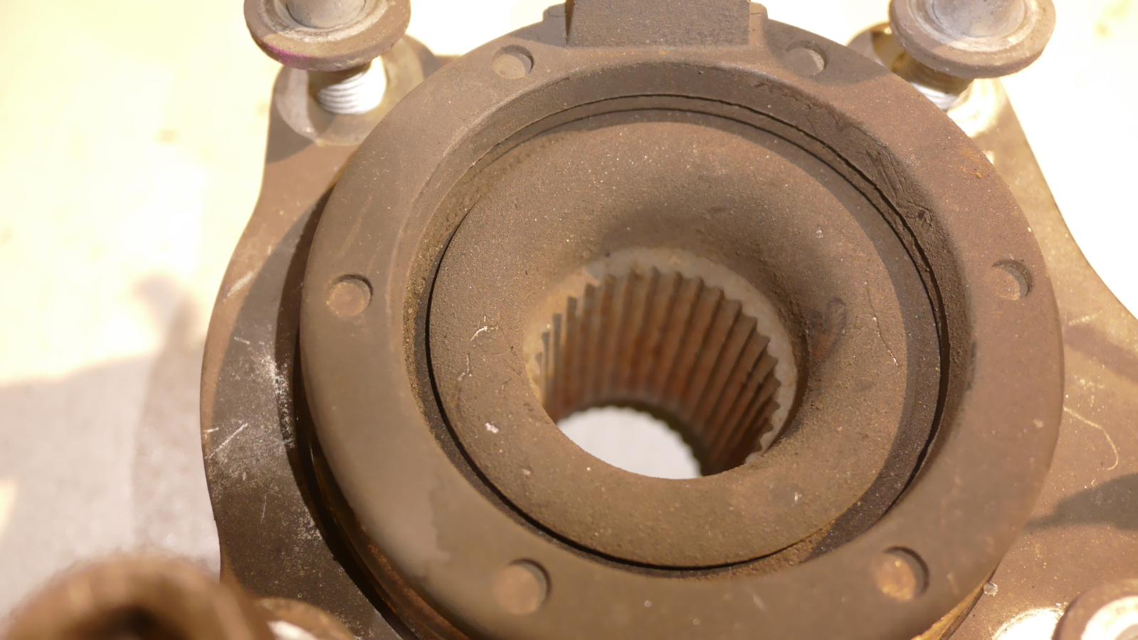 View Auto part Right Front Hub Assembly Maserati Quattroporte 2005