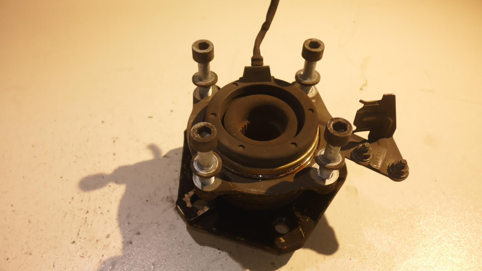 View Auto part Right Front Hub Assembly Maserati Quattroporte 2005