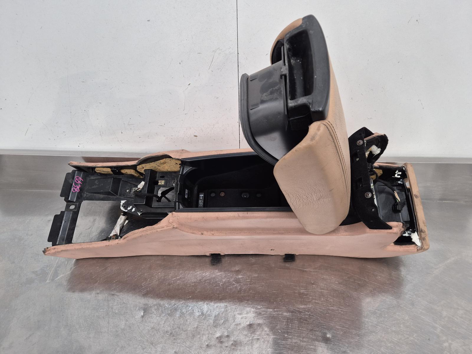 View Auto part Console Maserati Quattroporte 2004