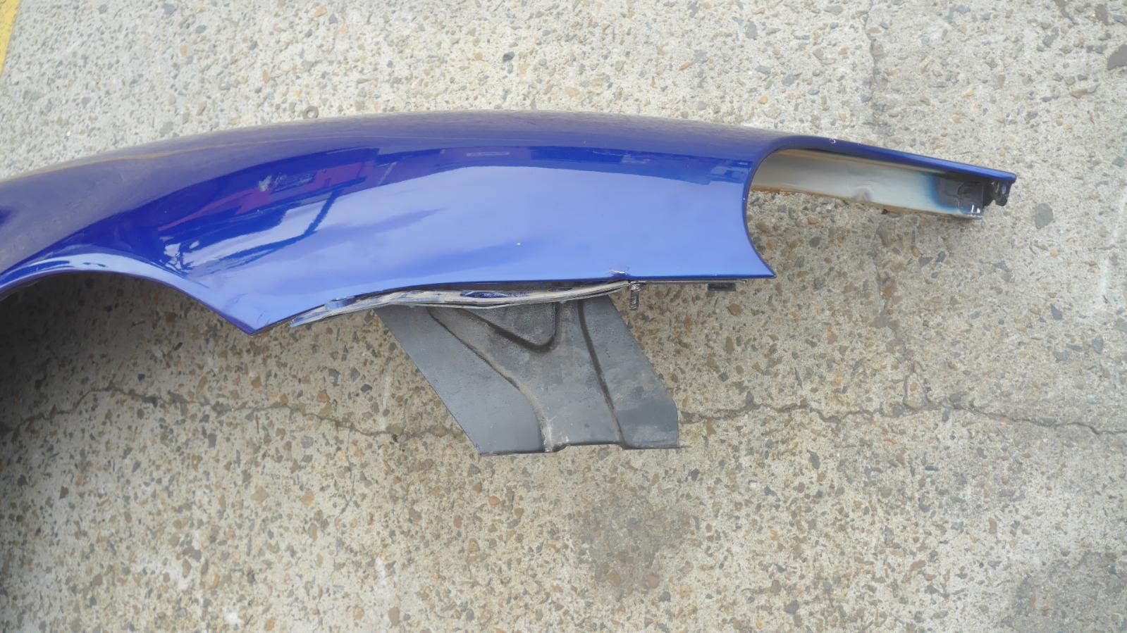 View Auto part Right Guard Maserati 4200gt 2004