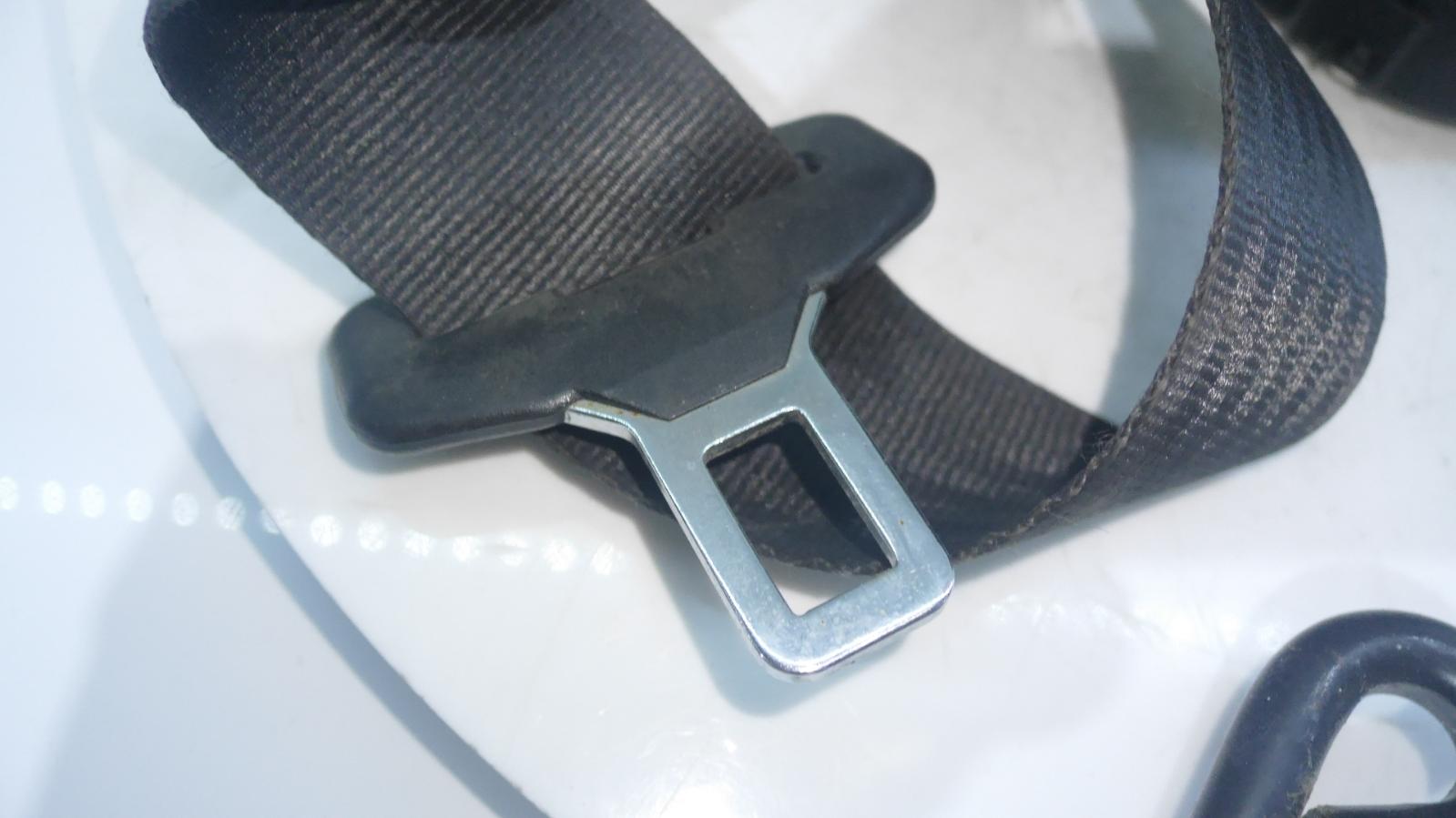 View Auto part Seatbelt/Stalk Maserati 4200gt 2004