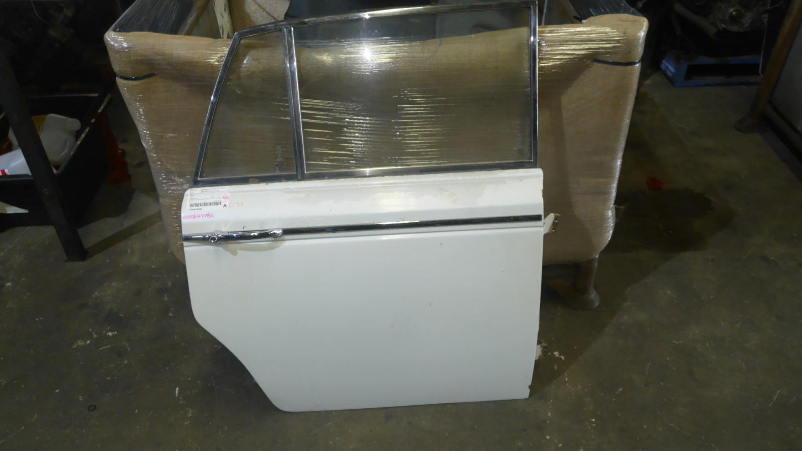 1979 Rolls-royce Silver Shadow/silver Wraith Ii Right Rear Door Sliding View Auto part Right Rear Door Sliding Rolls-royce Silver Shadow/silver Wraith Ii 1979
