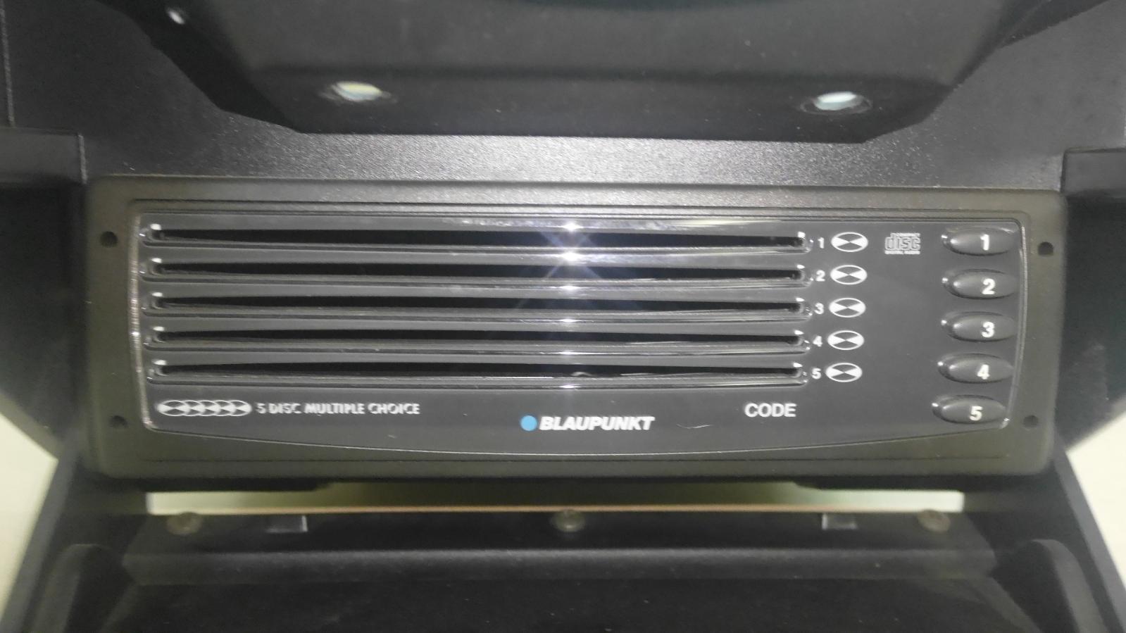 2005 Maserati Quattroporte Radio/Cd/Dvd/Sat/Tv View Auto part Radio/Cd/Dvd/Sat/Tv Maserati Quattroporte 2005