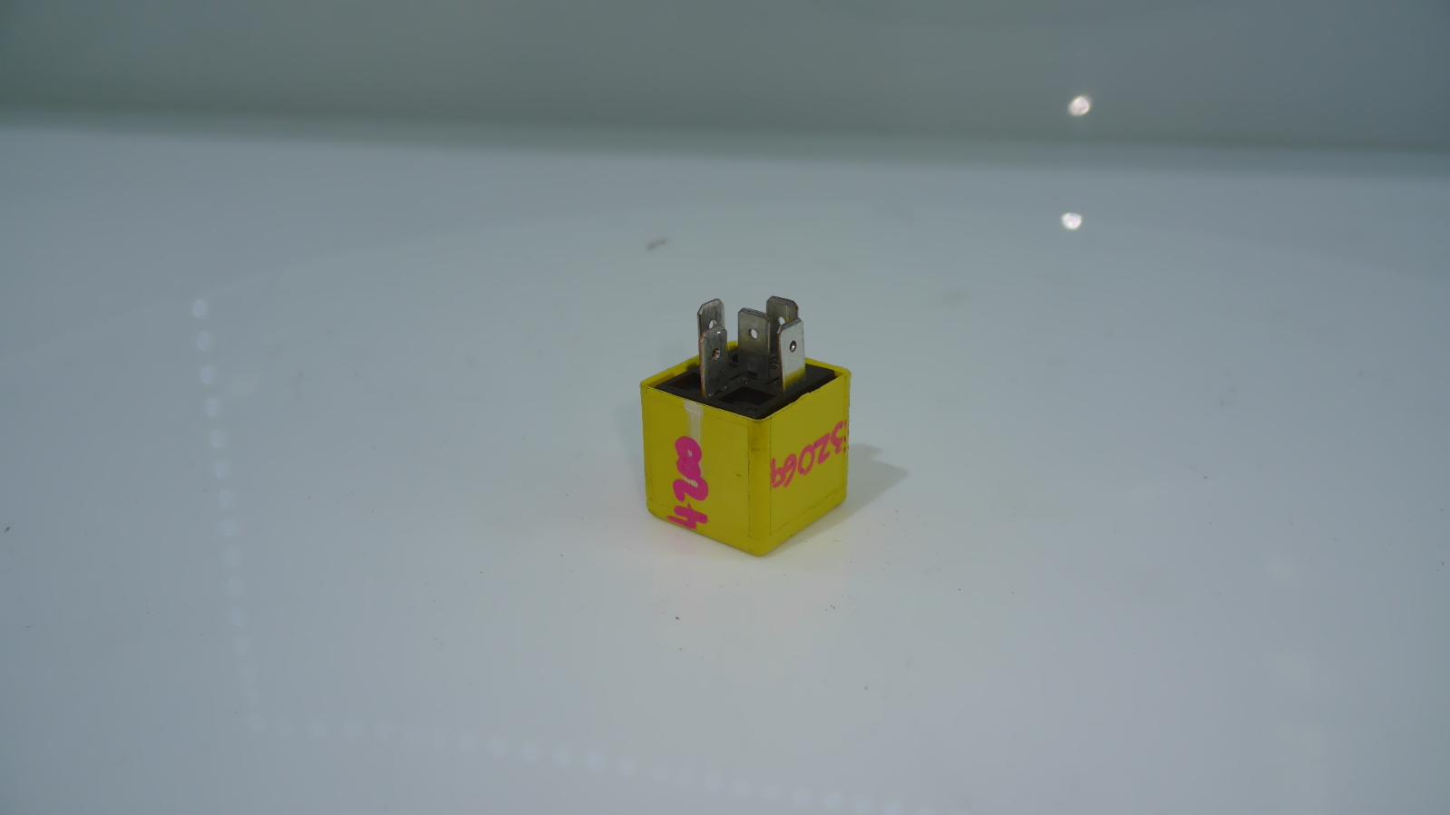 View Auto part Misc Switch/Relay Maserati 4200gt 2004
