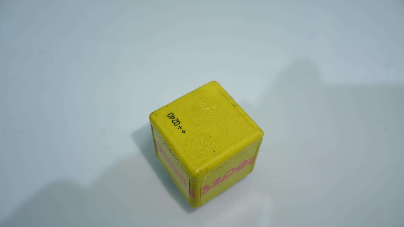 View Auto part Misc Switch/Relay Maserati 4200gt 2004