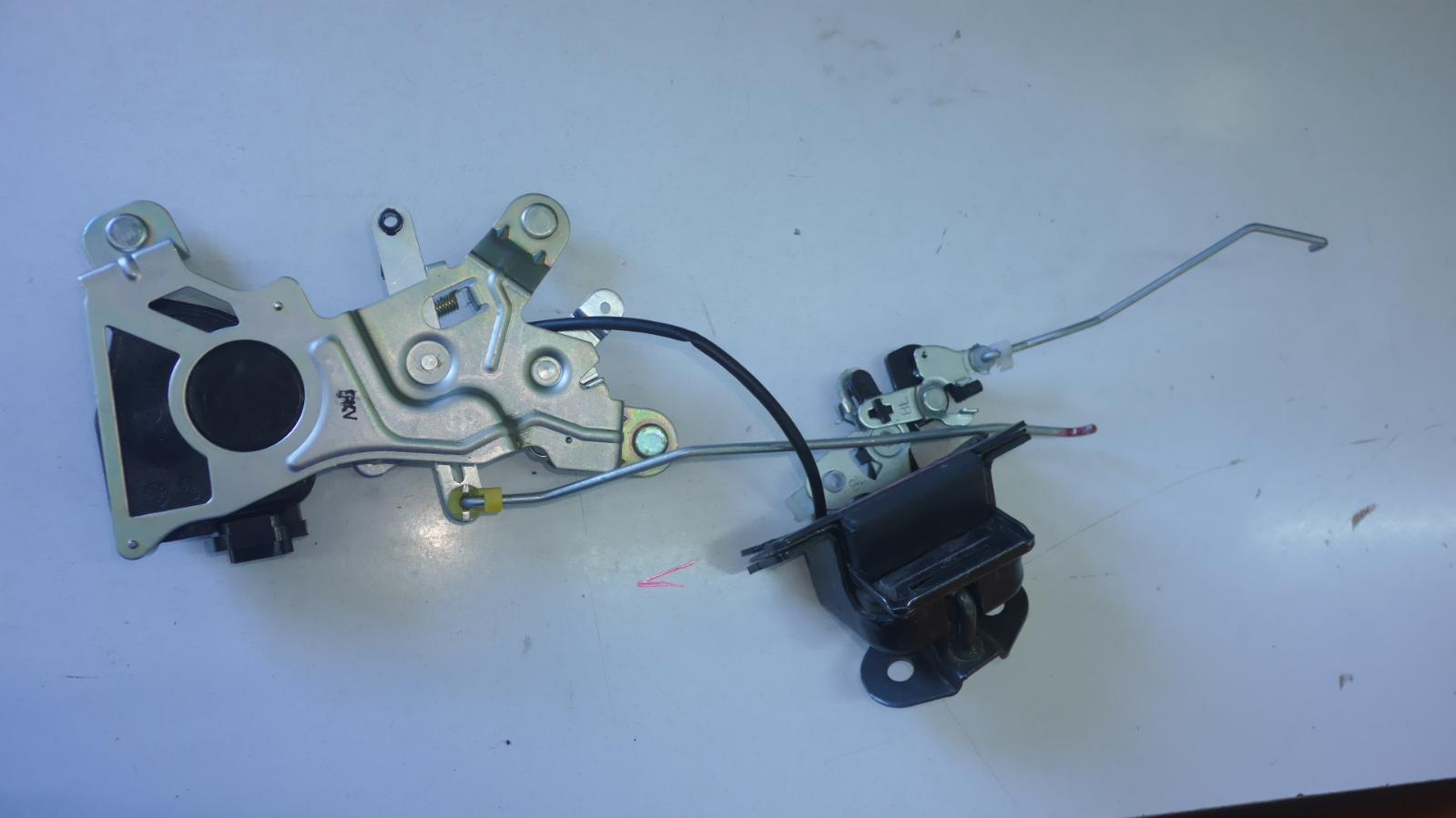 View Auto part Door/Boot/Gate Lock Kia Sorento 2007