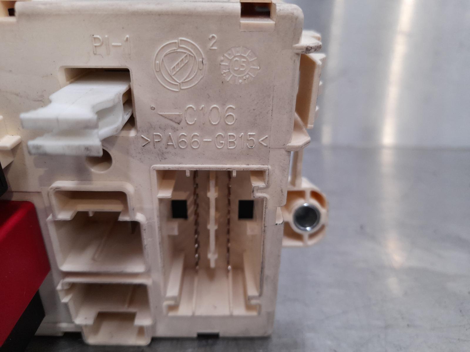 View Auto part Fuse Box Maserati Quattroporte 2006