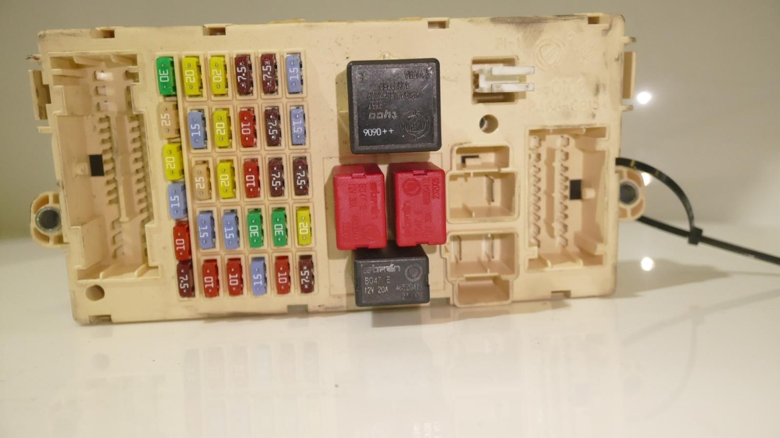 View Auto part Fuse Box Maserati Quattroporte 2006