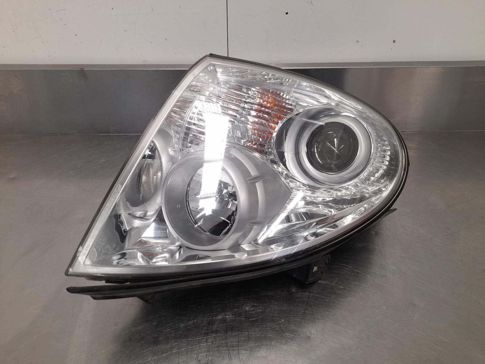 2008 Ssangyong Rexton Right Headlamp View Auto part Right Headlamp Ssangyong Rexton 2008