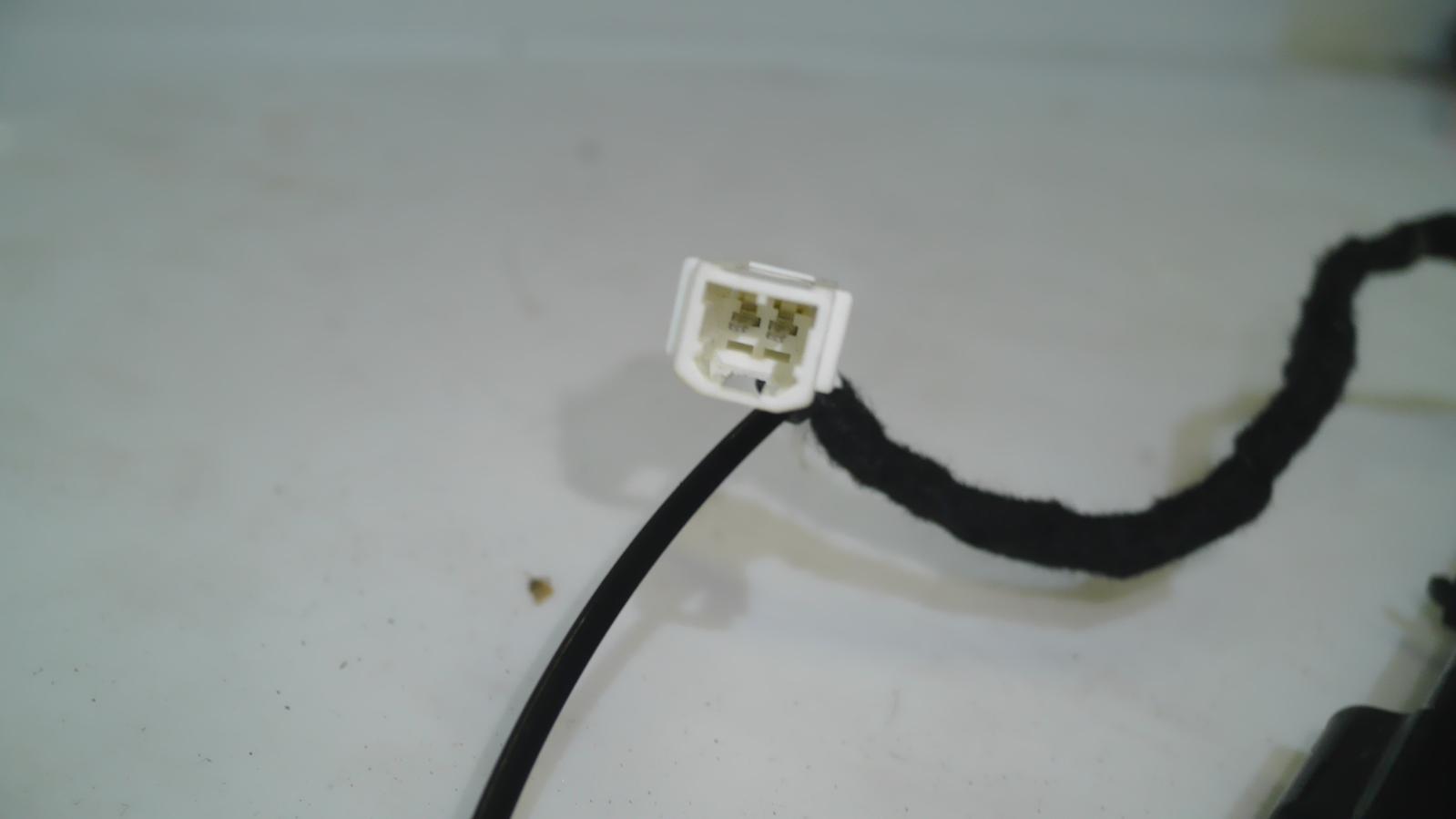 View Auto part High Level Stoplight Maserati 4200gt 2004