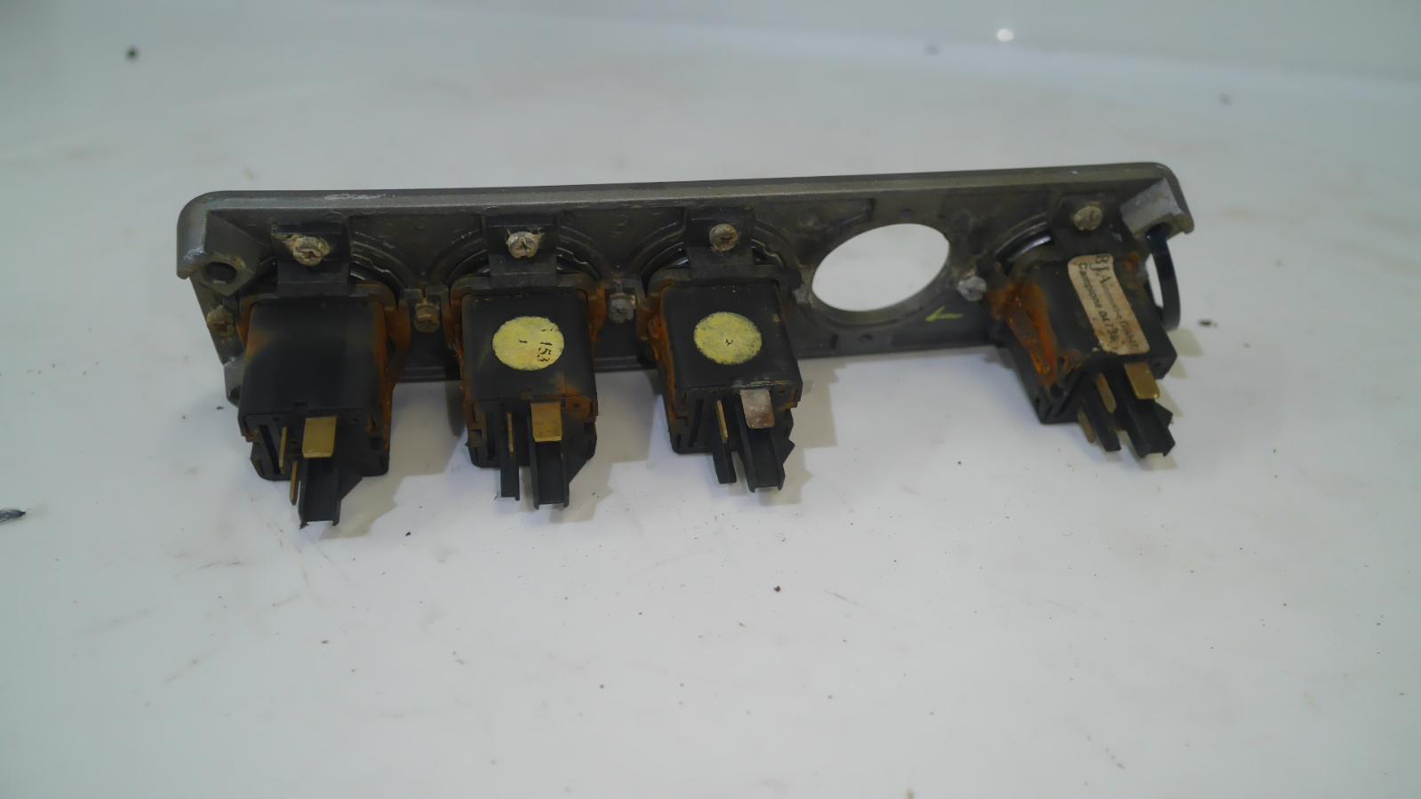 View Auto part Misc Switch/Relay Maserati 4200gt 2004