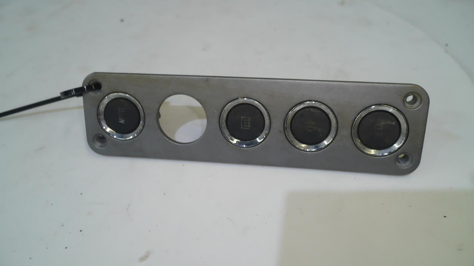 View Auto part Misc Switch/Relay Maserati 4200gt 2004