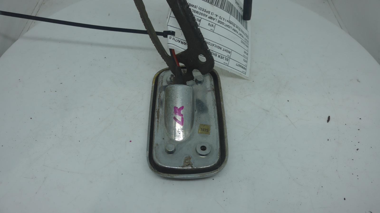 1979 Rolls-royce Silver Shadow/silver Wraith Ii Right Indicator/Fog/Side View Auto part Right Indicator/Fog/Side Rolls-royce Silver Shadow/silver Wraith Ii 1979