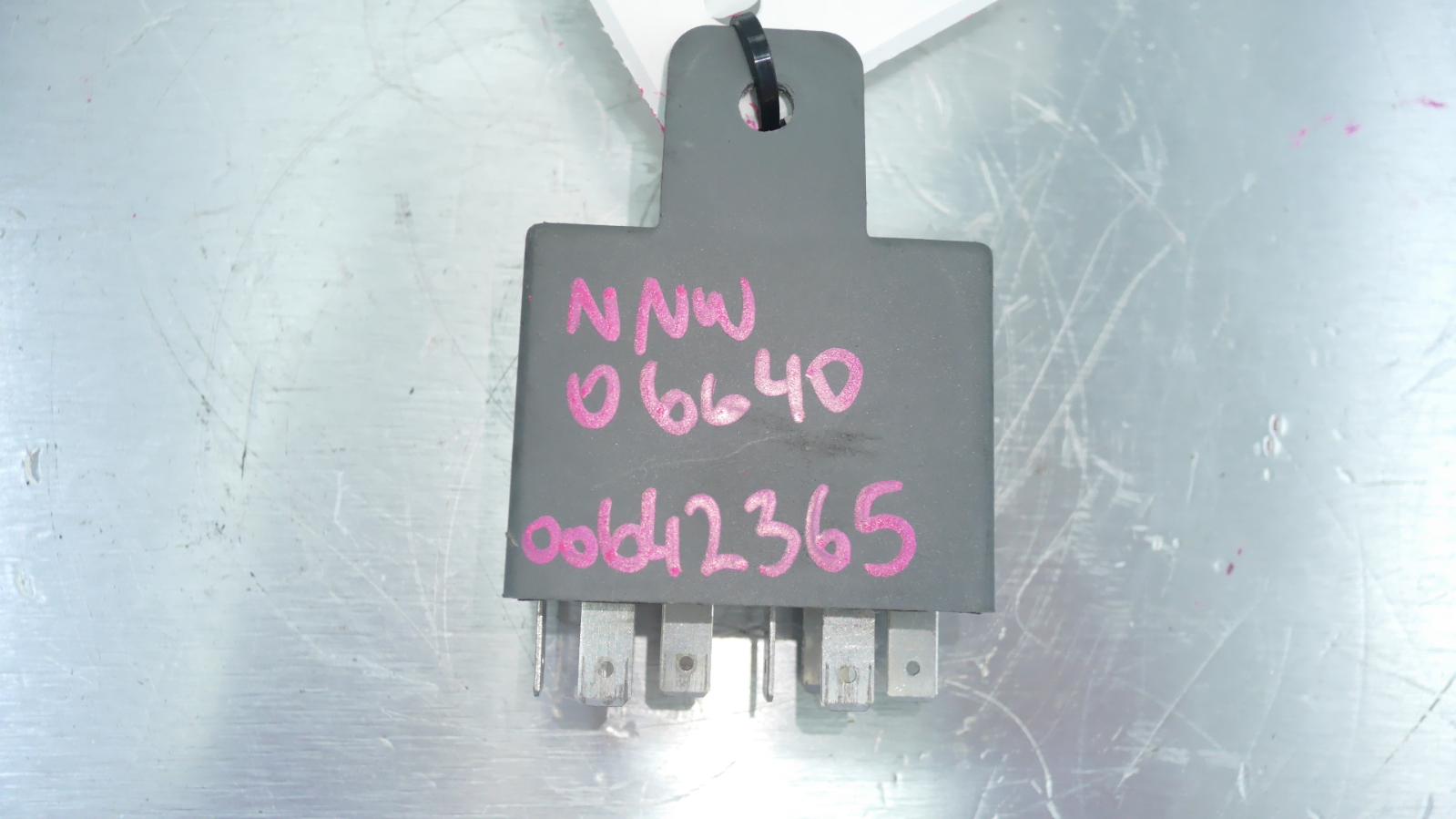 View Auto part Misc Switch/Relay Maserati 4200gt 2004