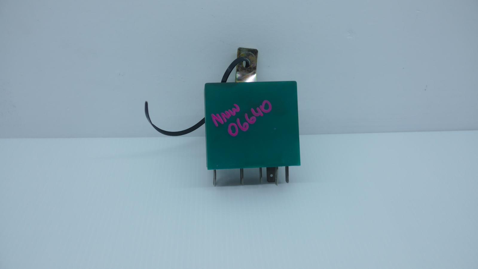 View Auto part Misc Switch/Relay Maserati 4200gt 2004