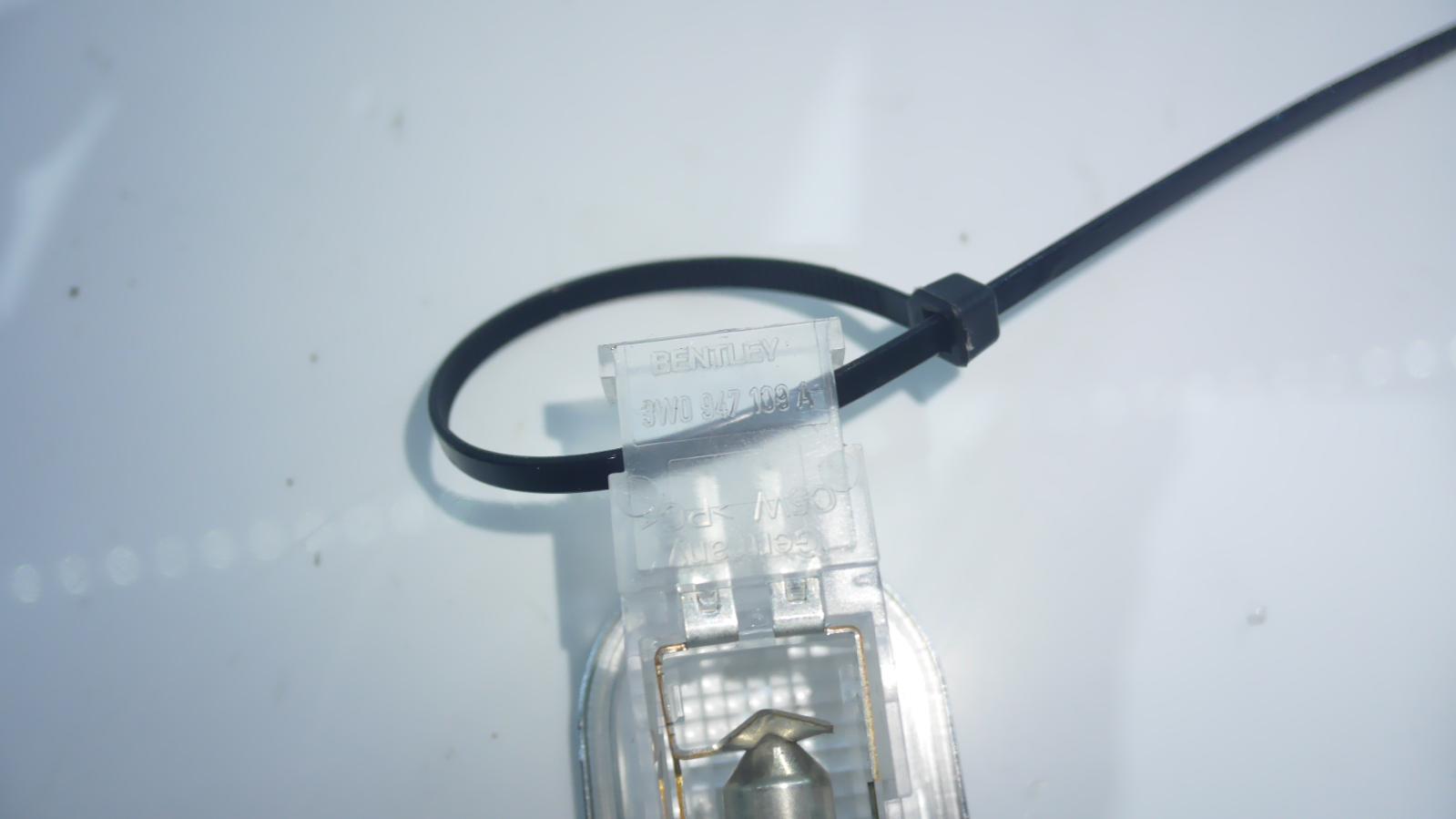 View Auto part Courtesy Light Bentley Continental 2007