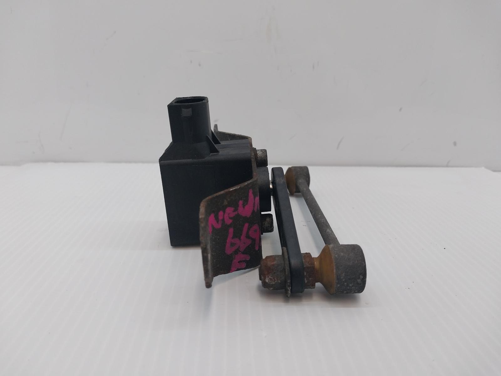 View Auto part Misc Switch/Relay Maserati 4200gt 2006