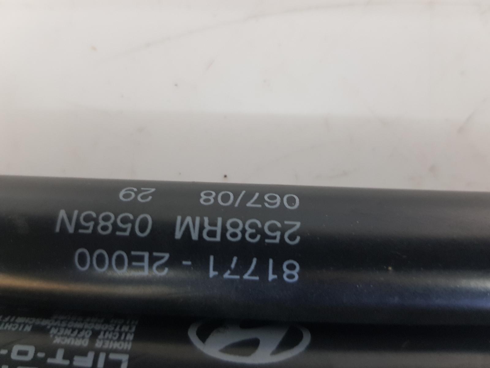 2008 Hyundai Tucson Hatch Strut View Auto part Hatch Strut Hyundai Tucson 2008