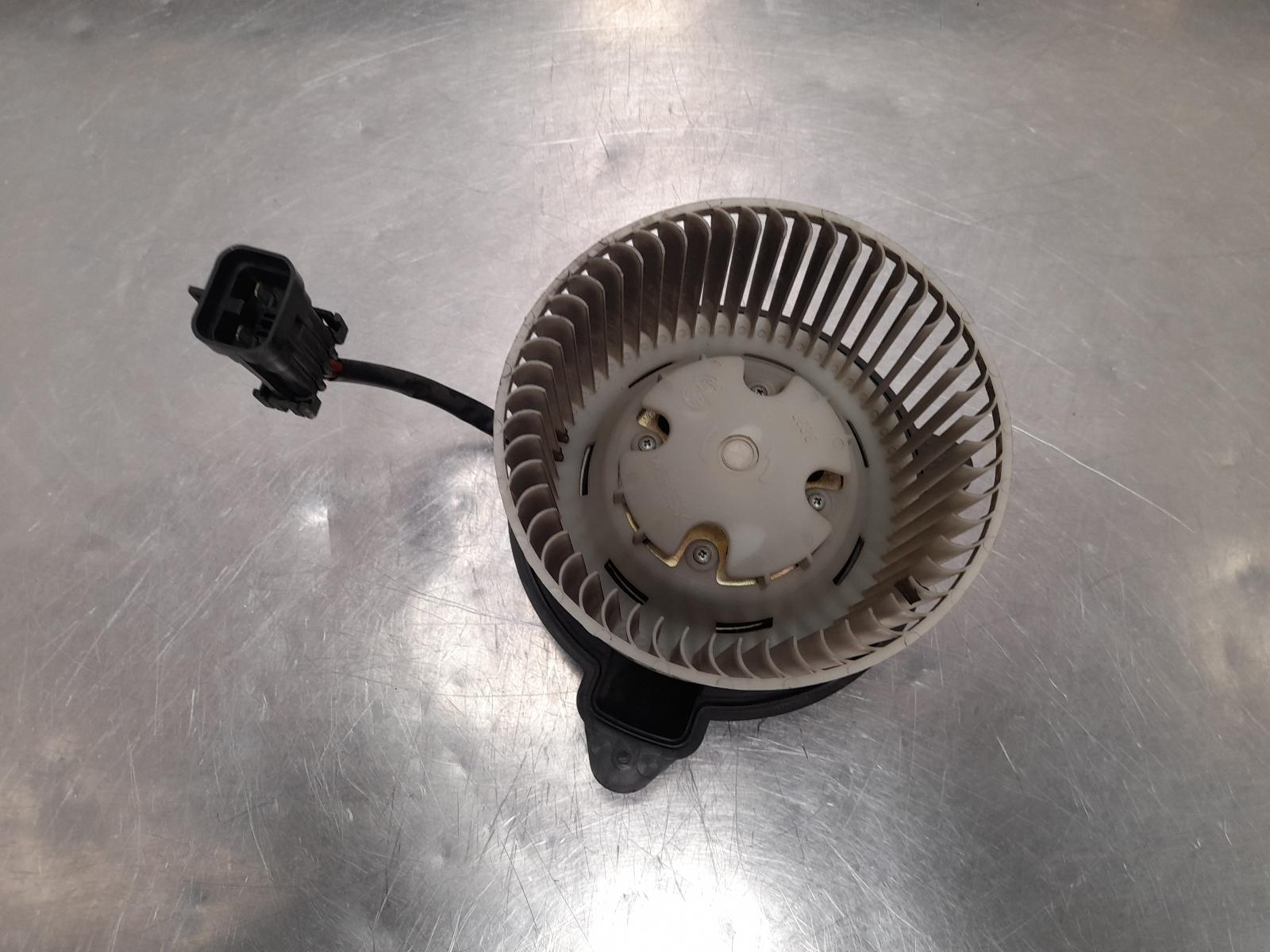 View Auto part Heater Fan Motor Maserati 4200gt 2003