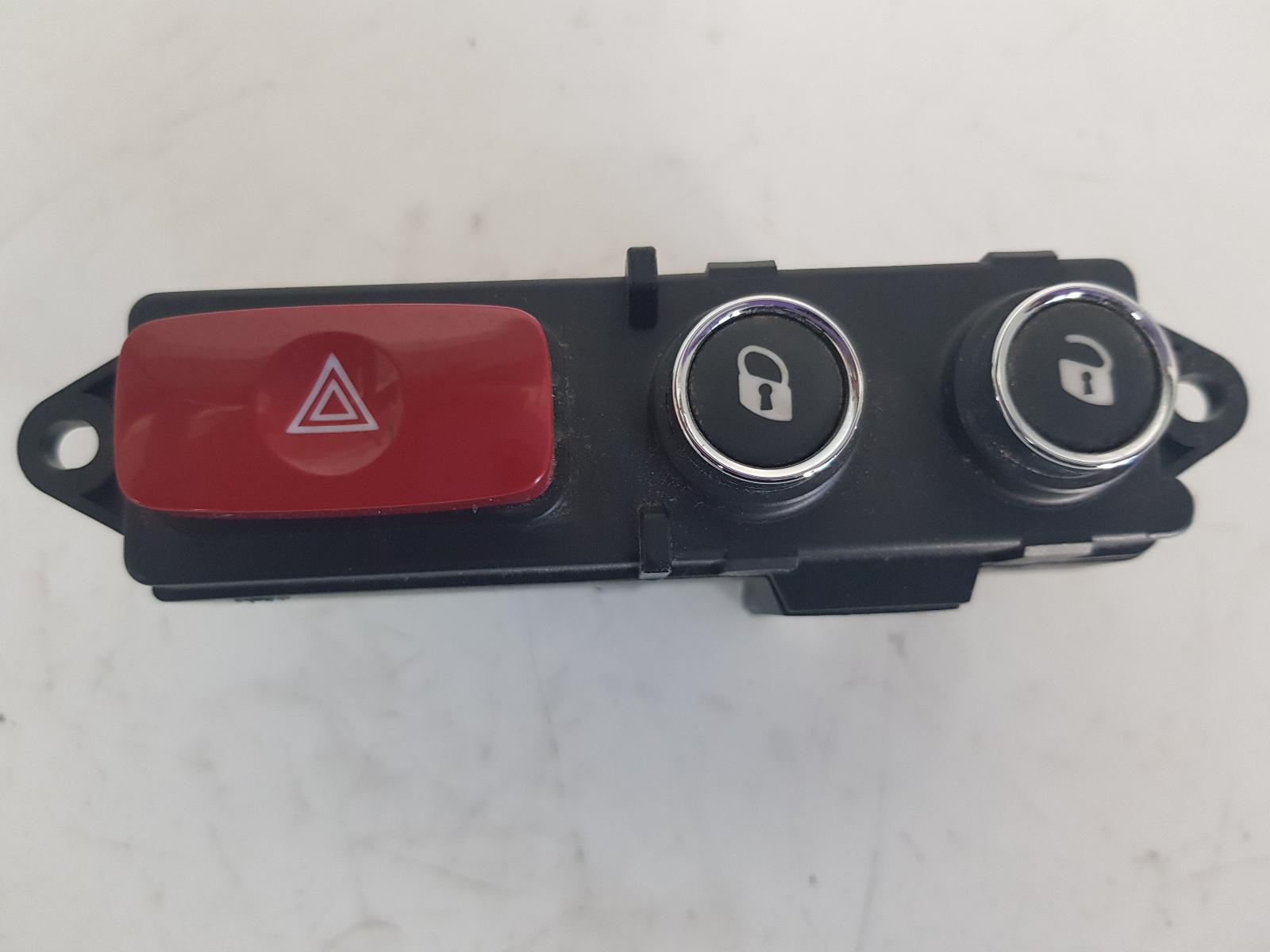 View Auto part Misc Switch/Relay Maserati Granturismo 2008