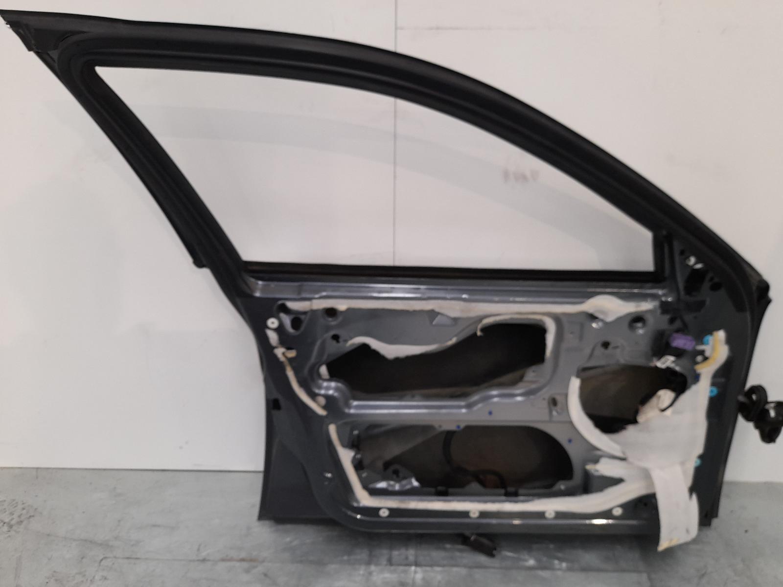 2004 Maserati Quattroporte Left Front Door View Auto part Left Front Door Maserati Quattroporte 2004